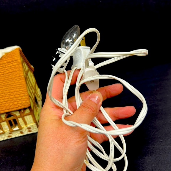 Vintage Dept 56  1985 ceramic  light up DICKENS VILLAGE CHURCH - Picture 15 of 15